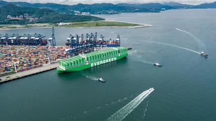 深圳大鵬海關創新服務模式，助力鹽田港擴展全球新航線與電子商務發展